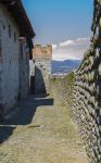 Torre e mura perimetrali di Ricetto di Candelo, Biella, Piemonte. La struttura fortificata di Ricetto di Candelo veniva utilizzata in epoca medievale per lo stoccaggio e la protezione dei beni ...