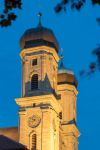 Le torri della Schlosskirche, gioiello baocco di Friedrichshafen. Siamo sul Bodensee, in Germania.