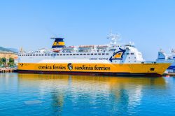 Traghetto nel porto di Bastia, Corsica. Pronto per salpare in direzione di Livorno, in Italia - © Pawel Kazmierczak / Shutterstock.com  