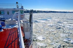 Traghetto sul fiume San Lorenzo: nei mesi invernali la superficie del fiume San Lorenzo, uno dei più grandi del Nord America, è quasi completamente ghiacciata. A Ville de Qeébec ...