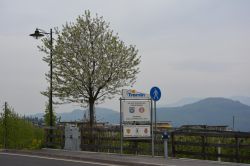 Tramin (Termeno) la patria del Gewürztraminer lungo la Strada del vino in Alto Adige