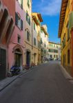 Una via del centro storico di Montopoli in Val d'Arno, provincia di Pisa - © muph / Shutterstock.com