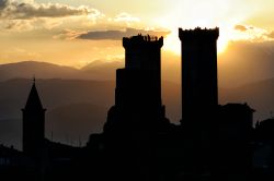 Tramonto a Pacentro, villaggio medievale nelle montagne in Abruzzo