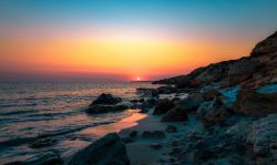 Tramonto a San Giovanni di Sinis, Sardegna. Il paese è uno dei simboli del Sinis con i suoi paesaggi naturali e i risvolti culturali.
