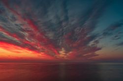 Tramonto colorato sul mare: siamo a Capo Rama in Sicilia, non distante da Terrasini