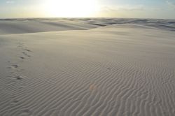 Tramonto nel deserto dei Lençois Maranhenses, in Brasile.