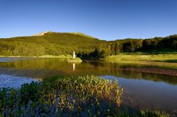 Tramonto sul Lago Calamone, siamo nei pressi di Ventasso Laghi in Emilia