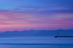 Tramonto sul pontile di CInquale in Versilia, alta Toscana