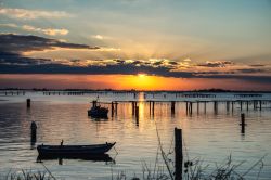 Tramonto sulle Valli di Comacchio nel Parco del Delta del Po in provincia di Ferrara
