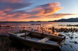 Tramonto sullo Stagno di Capoterra vicino a Cagliari in Sardegna