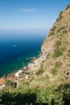 Tratto roccioso lungo la Costa Viola, Palmi, Calabria. Questa costa si estende per circa 35 chilometri fra lo Stretto di Messina e il basso Tirreno e comprende 5 Comuni in provincia di Reggio ...