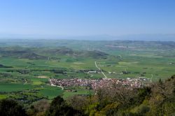 Tuili in Sardegna fotografata dall'altopiano della Giara