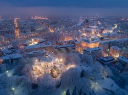 Turku, Finalandia: il panorama invernale dall'Osservatorio Vartiovuori che domina il centro storico