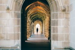 Un corridorio dell'università di Melbourne, Australia.
