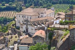 Un dettaglio dei palazzi del centro del borgo di Tursi, Basilicata. Questa bella località collinare a pochi chilometri dal mare si estende su un vasto territorio di oltre 16 mila ettari.
 ...