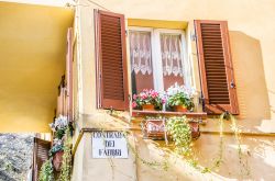 Un dettaglio di una casa del centro storico di Santarcangelo di Romagna - © Luca Lorenzelli / Shutterstock.com