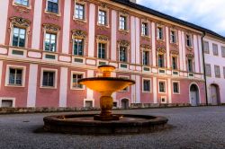 Un edificio storico nel centro di Berchtesgaden, Germania, in estate. La città si trova a poca distanza da Salisburgo, capitale della grande musica e patria di Mozart - © Sergey ...