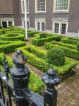 Un giardino a labirinto in un edificio storico a L'Aia, Olanda - © lahayestock / Shutterstock.com