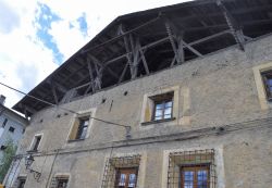 Un palazzo antico del centro di Bormio, Valtellina ...