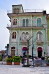 Un palazzo del centro storico di Zafferana Etnea in Sicilia - © maudanros / Shutterstock.com