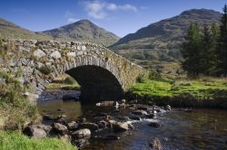 Un ponte in pietra a Stirling, Scozia.
