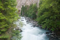 Un torrente fra le rocce di Pré-Saint-Didier, Valle d'Aosta.


