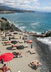 Un tratto del litorale fra Cogoleto e Varazze visto dall'alto della passeggiata lungomare, Liguria  - © Roel Slootweg / Shutterstock.com
