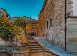 Un vicolo fotografato di notte a Palazzuolo sul Senio, Toscana - © GoneWithTheWind / Shutterstock.com