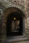 Un vicolo in pietra all'interno del castello di Eltz, Wierschem, Germania - © Ekaterina Klochkova / Shutterstock.com