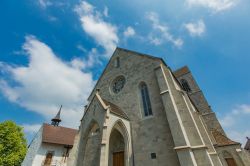 Una bella veduta della chiesa di San Giovanni (Stadtpfarrkirche Rapperswil) a Rapperswil-Jona, Svizzera.
