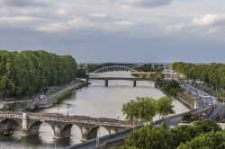 Una bella veduta di Angers sul fiume Maine con i suoi ponti, Francia - © 120515674 / Shutterstock.com