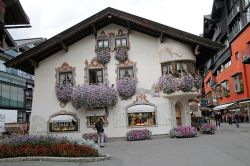 Una casa antica nel borgo di Seefeld in Tirolo (Austria)