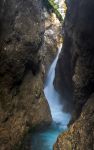 Una cascata nella Gola degli Spiriti non lontano da Leutasch al confine tra Austria e Germania