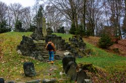 Una cava di pietra trasformata in monumento a Richterstuhl di Gablenz in Sassonia