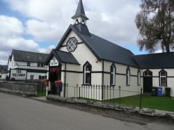 Un negozio di souvenir a Fort Augustus, Scozia - situato nella location dell'antica chiesa di Fort Augustus, The Mill Shop vende prodotti tipici della Scozia e soprattutto delle Highlands, ...