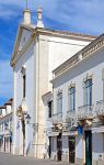 Una chiesetta in Praca do Marques de Pombal a Vila Real de Santo Antonio, Algarve, Portogallo - © Caron Badkin / Shutterstock.com