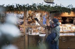 Una delle bancarelle dei Mercatini di Natale a Vipiteno in Alto Adige - © Alex Filz / Sud Tirol