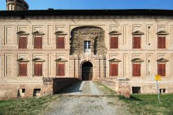 Una delle facciate della Rocca di Scandiano in Emilia-Romagna - © D-VISIONS / Shutterstock.com