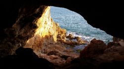 Una delle grotte del Promontorio del Circeo, vicino a San Felice Circeo