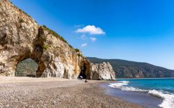 Una delle spiagge magiche del Cilento l'arco di Palinuro in Campania