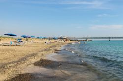 Una delle spiagge sabbiose della costa toscana di Vada, provincia di Livorno. Siamo nel tratto noto con il nome di Pietrabianca  - © Nick_Nick / Shutterstock.com