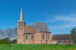 Una graziosa chiesa nel villaggio di Persingen nei pressi di Nijmegen, Olanda.
