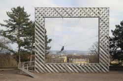 Un'attrazione di dOCUMENTA nella città di Kassel, Germania - Una singolare installazione allestita in occasione della mostra quinquennale dOCUMENTA, importante manifestazione internazionale ...