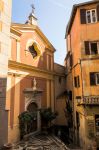 Una piazzetta nel villaggio provenzale di Roquebrune-Cap-Martin, Francia.
