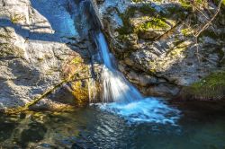 Una piccola cascata presso i laghetti di Nervi in Liguria.
