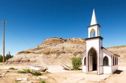 Una piccola chiesa a Drumheller in Canada - © r.classen / Shutterstock.com