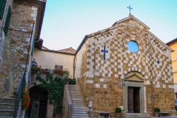 Una piccola chiesa nel borgo di Trequanda in Toscana, Provincia di Siena.