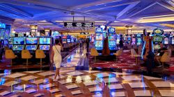 Una sala con slot machine dentro ad un Casinò di Las Vegas negli USA