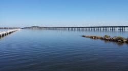 Una spettacolare veduta dei ponti a Biloxi, Mississipi, Stati Uniti.
