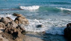 Una spiaggia nella zona di Torre Ruffa a nord di Capo Vaticano in Calabria - © Ghischeforever / Shutterstock.com